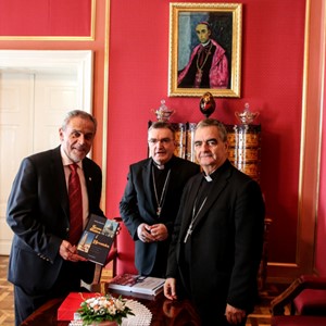 Susret kardinala Bozanića, nadbiskupa Eterovića i gradonačelnika Bandića 